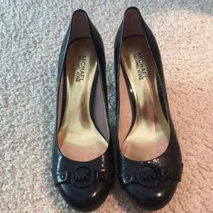 Michael Kors low pumps